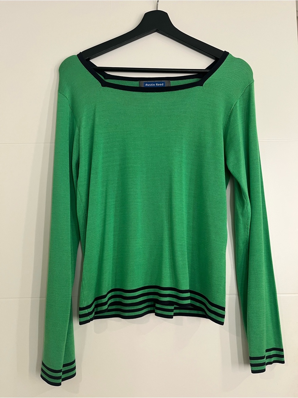 Austin Reed 100% Silk Green Knit Sweater Black Trim Size M